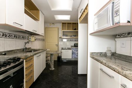 Apartamento à venda com 106m², 3 quartos e 2 vagas Apartamento à venda com 106m², 3 quartos e 2 vagasCozinha