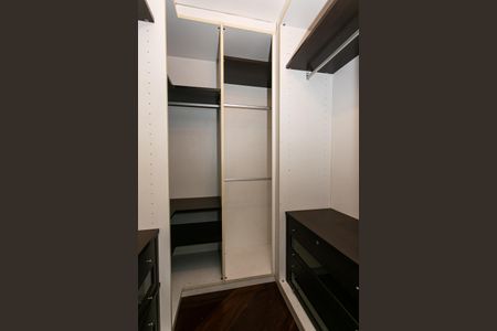 Apartamento à venda com 106m², 3 quartos e 2 vagas Apartamento à venda com 106m², 3 quartos e 2 vagasCloset da Suíte