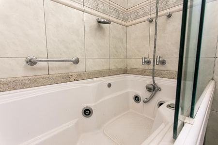 Apartamento à venda com 106m², 3 quartos e 2 vagas Apartamento à venda com 106m², 3 quartos e 2 vagasBanheiro da Suíte