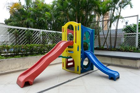 Apartamento à venda com 106m², 3 quartos e 2 vagasÁrea comum - Playground