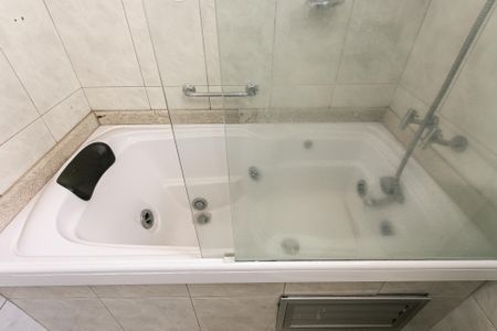 Apartamento à venda com 106m², 3 quartos e 2 vagas Apartamento à venda com 106m², 3 quartos e 2 vagasBanheiro da Suíte