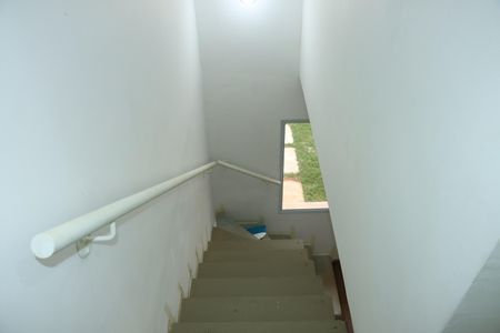 Casa de condomínio para alugar com 47m², 2 quartos e 1 vagaEscada