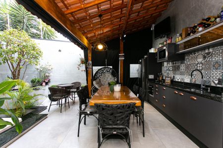 Casa de condomínio à venda com 200m², 3 quartos e 3 vagasEspaço Gourmet