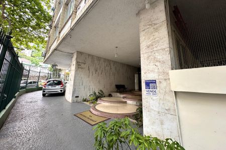 Apartamento à venda com 670m², 4 quartos e 2 vagas Apartamento à venda com 670m², 4 quartos e 2 vagasPlaca