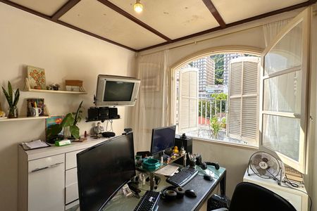 Apartamento à venda com 670m², 4 quartos e 2 vagas Apartamento à venda com 670m², 4 quartos e 2 vagasEscritório