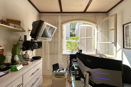 Apartamento à venda com 670m², 4 quartos e 2 vagas Apartamento à venda com 670m², 4 quartos e 2 vagasEscritório