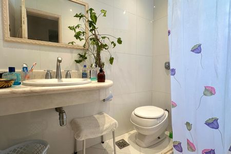 Apartamento à venda com 670m², 4 quartos e 2 vagas Apartamento à venda com 670m², 4 quartos e 2 vagasBanheiro