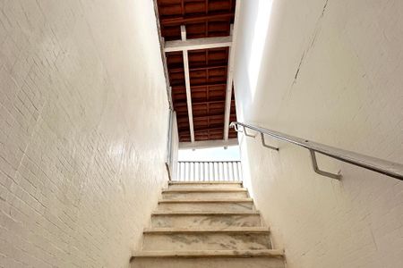 Apartamento à venda com 670m², 4 quartos e 2 vagas Apartamento à venda com 670m², 4 quartos e 2 vagasEscada