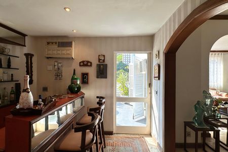 Apartamento à venda com 670m², 4 quartos e 2 vagas Apartamento à venda com 670m², 4 quartos e 2 vagasSala