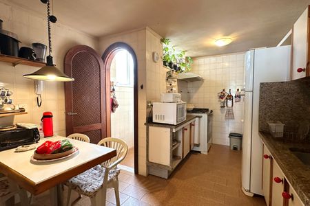 Apartamento à venda com 670m², 4 quartos e 2 vagas Apartamento à venda com 670m², 4 quartos e 2 vagasCozinha