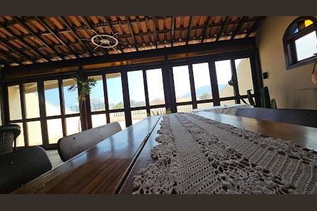 Casa à venda com 8 quartos, 401m² em Piratininga, Niterói