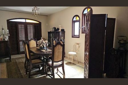Casa à venda com 8 quartos, 401m² em Piratininga, Niterói