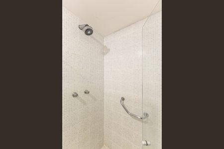 Banheiro de kitnet/studio à venda com 1 quarto, 30m² em Indianópolis, São Paulo