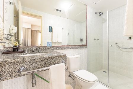 Banheiro de kitnet/studio à venda com 1 quarto, 30m² em Indianópolis, São Paulo