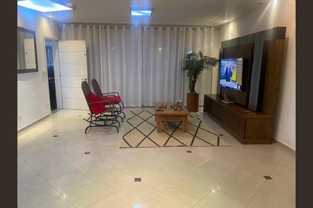 Casa à venda com 4 quartos, 300m² em Vila Santa Clara, São Paulo