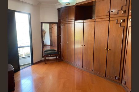 Casa à venda com 3 quartos, 214m² em Vila Prudente, São Paulo