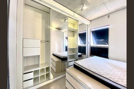 Apartamento à venda com 74m², 1 quarto e 1 vaga