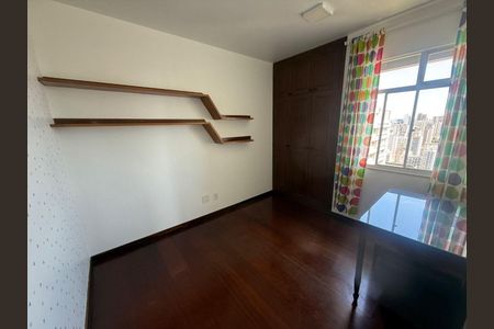 Apartamento à venda com 3 quartos, 130m² em Funcionários, Belo Horizonte