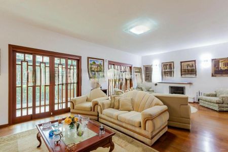 Casa à venda com 355m², 4 quartos e 6 vagas