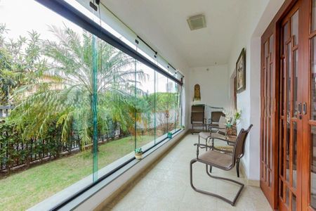 Casa à venda com 355m², 4 quartos e 6 vagas