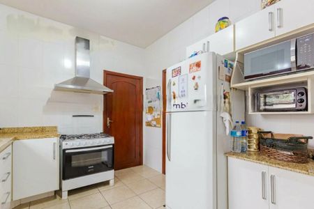 Casa à venda com 355m², 4 quartos e 6 vagas