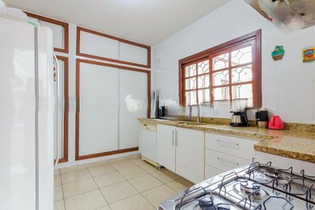 Casa à venda com 355m², 4 quartos e 6 vagas