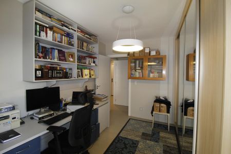 Apartamento à venda com 81m², 2 quartos e 1 vagaEscritório