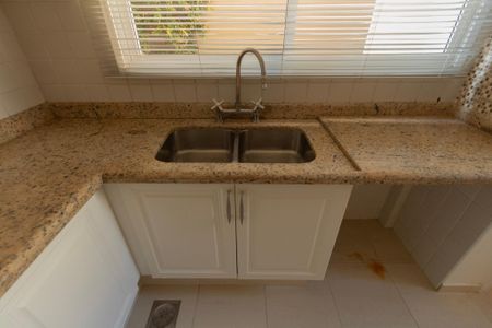 Casa de condomínio para alugar com 493m², 5 quartos e 6 vagasCozinha