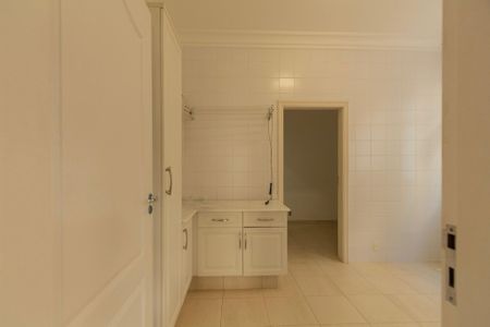 Casa de condomínio para alugar com 493m², 5 quartos e 6 vagasÁrea de Serviço