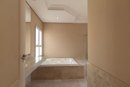 Casa de condomínio para alugar com 493m², 5 quartos e 6 vagasBanheiro Suíte 2