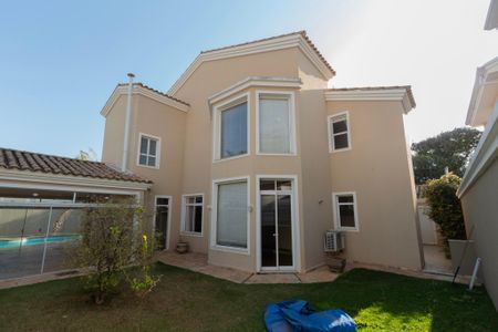 Casa de condomínio para alugar com 493m², 5 quartos e 6 vagasQuintal