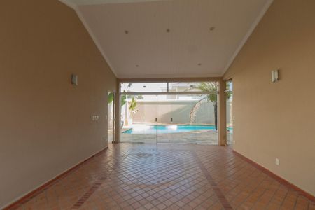 Casa de condomínio para alugar com 493m², 5 quartos e 6 vagasSalão