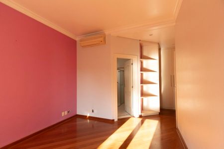 Casa de condomínio para alugar com 493m², 5 quartos e 6 vagasSuíte 3