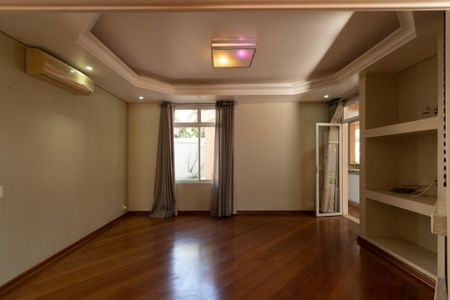 Casa de condomínio para alugar com 493m², 5 quartos e 6 vagasSala