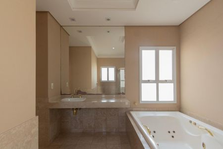 Casa de condomínio para alugar com 493m², 5 quartos e 6 vagasBanheiro Suíte 2