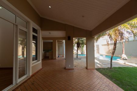 Casa de condomínio para alugar com 493m², 5 quartos e 6 vagasQuintal