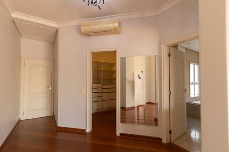 Casa de condomínio para alugar com 493m², 5 quartos e 6 vagasCloset Suíte 2