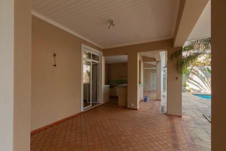 Casa de condomínio para alugar com 493m², 5 quartos e 6 vagasQuintal