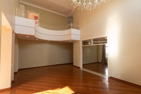 Casa de condomínio para alugar com 493m², 5 quartos e 6 vagasSala