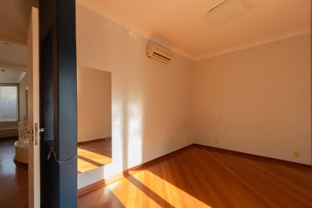 Casa de condomínio para alugar com 493m², 5 quartos e 6 vagasSuíte 4