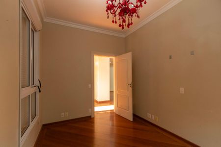 Casa de condomínio para alugar com 493m², 5 quartos e 6 vagasSuíte 1