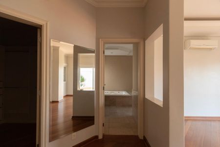 Casa de condomínio para alugar com 493m², 5 quartos e 6 vagasSuíte 2