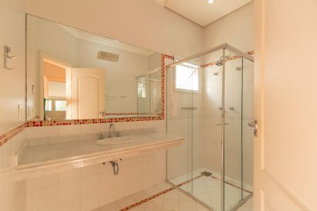 Casa de condomínio para alugar com 493m², 5 quartos e 6 vagasBanheiro Suíte 3