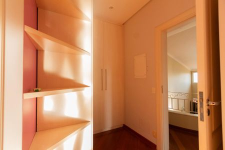 Casa de condomínio para alugar com 493m², 5 quartos e 6 vagasSuíte 3