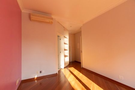 Casa de condomínio para alugar com 493m², 5 quartos e 6 vagasSuíte 3