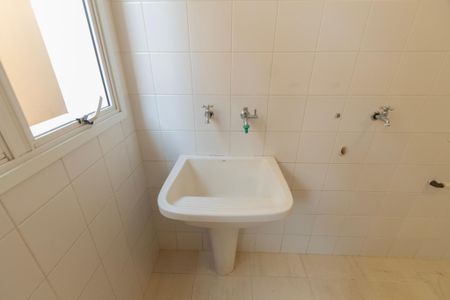 Casa de condomínio para alugar com 493m², 5 quartos e 6 vagasÁrea de Serviço