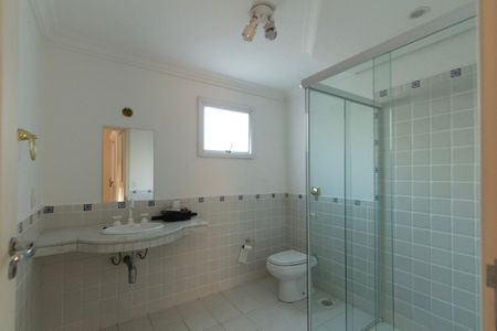 Casa de condomínio para alugar com 493m², 5 quartos e 6 vagasBanheiro Suíte 1