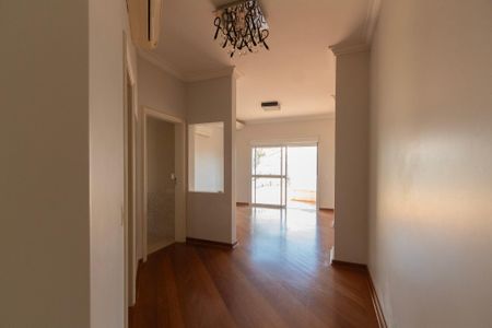 Casa de condomínio para alugar com 493m², 5 quartos e 6 vagasSuíte 2