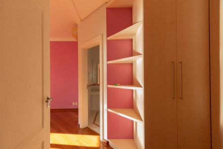 Casa de condomínio para alugar com 493m², 5 quartos e 6 vagasSuíte 3