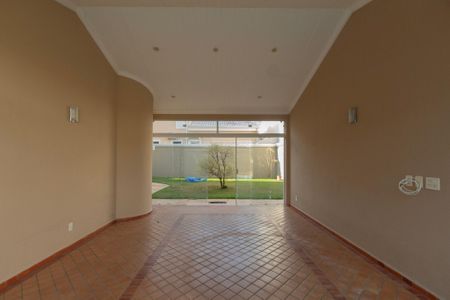 Casa de condomínio para alugar com 493m², 5 quartos e 6 vagasSalão